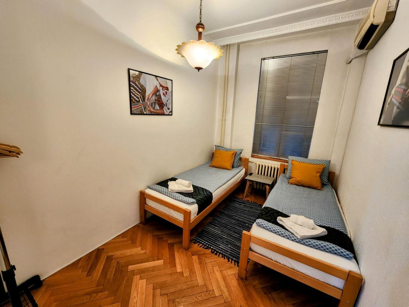 Authentic Belgrade Centre Apartments For Large Groups, Republic Square - Up To 47 People In 5 Apartments الغرفة الصورة