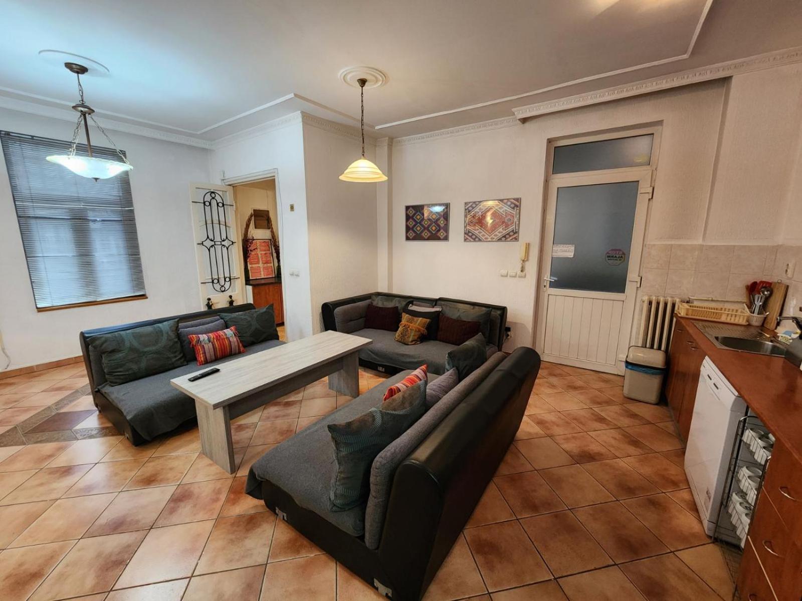 Authentic Belgrade Centre Apartments For Large Groups, Republic Square - Up To 47 People In 5 Apartments الغرفة الصورة