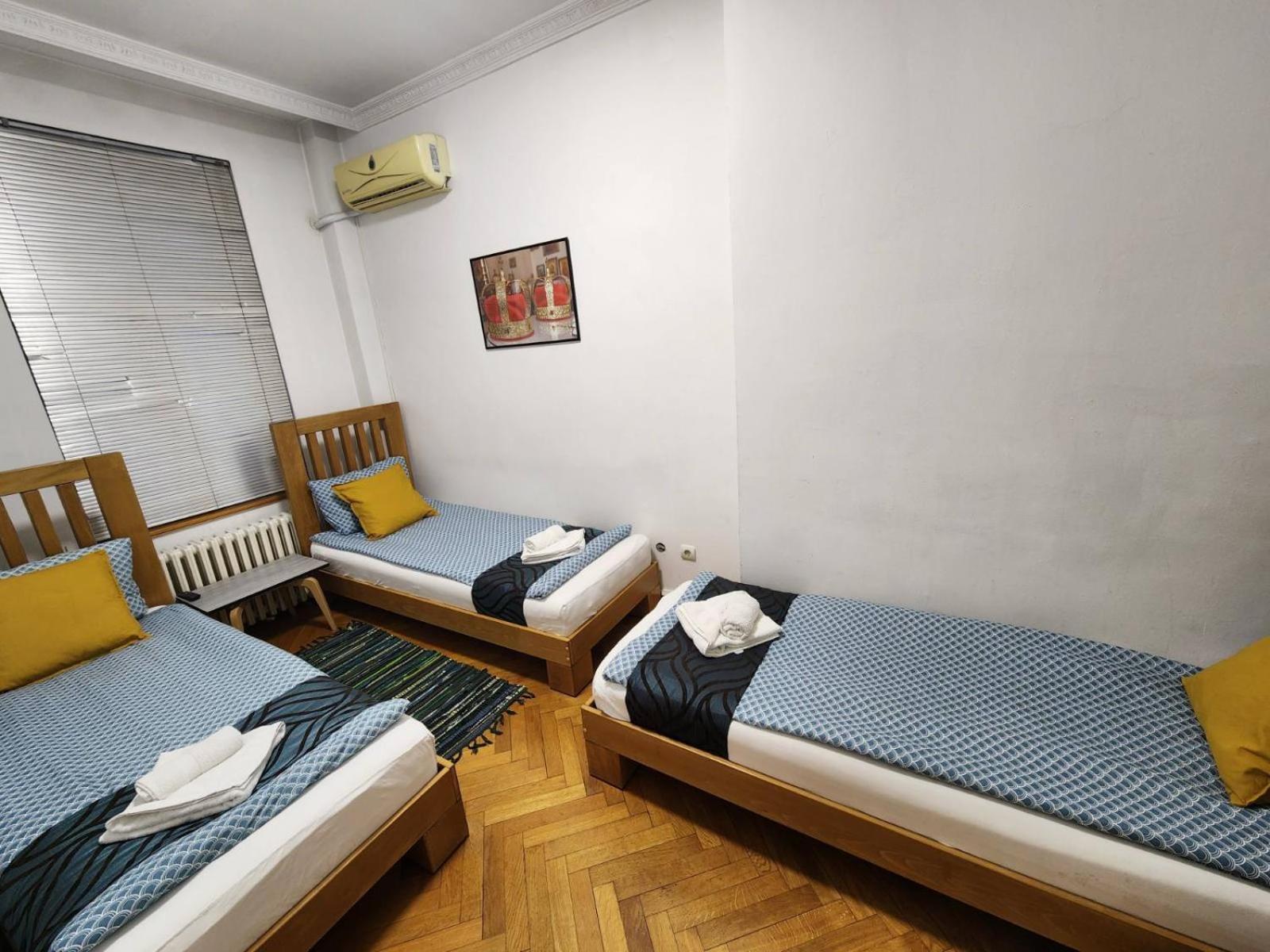 Authentic Belgrade Centre Apartments For Large Groups, Republic Square - Up To 47 People In 5 Apartments الغرفة الصورة