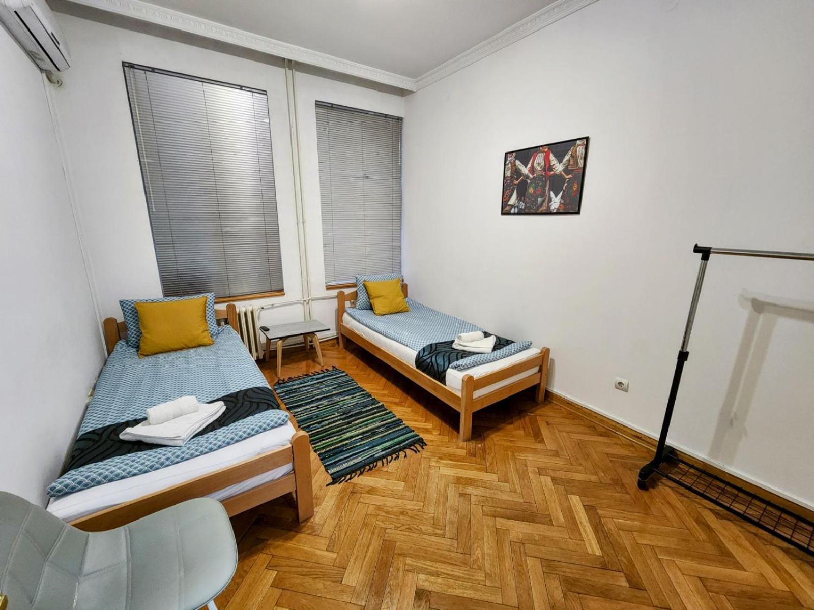 Authentic Belgrade Centre Apartments For Large Groups, Republic Square - Up To 47 People In 5 Apartments الغرفة الصورة