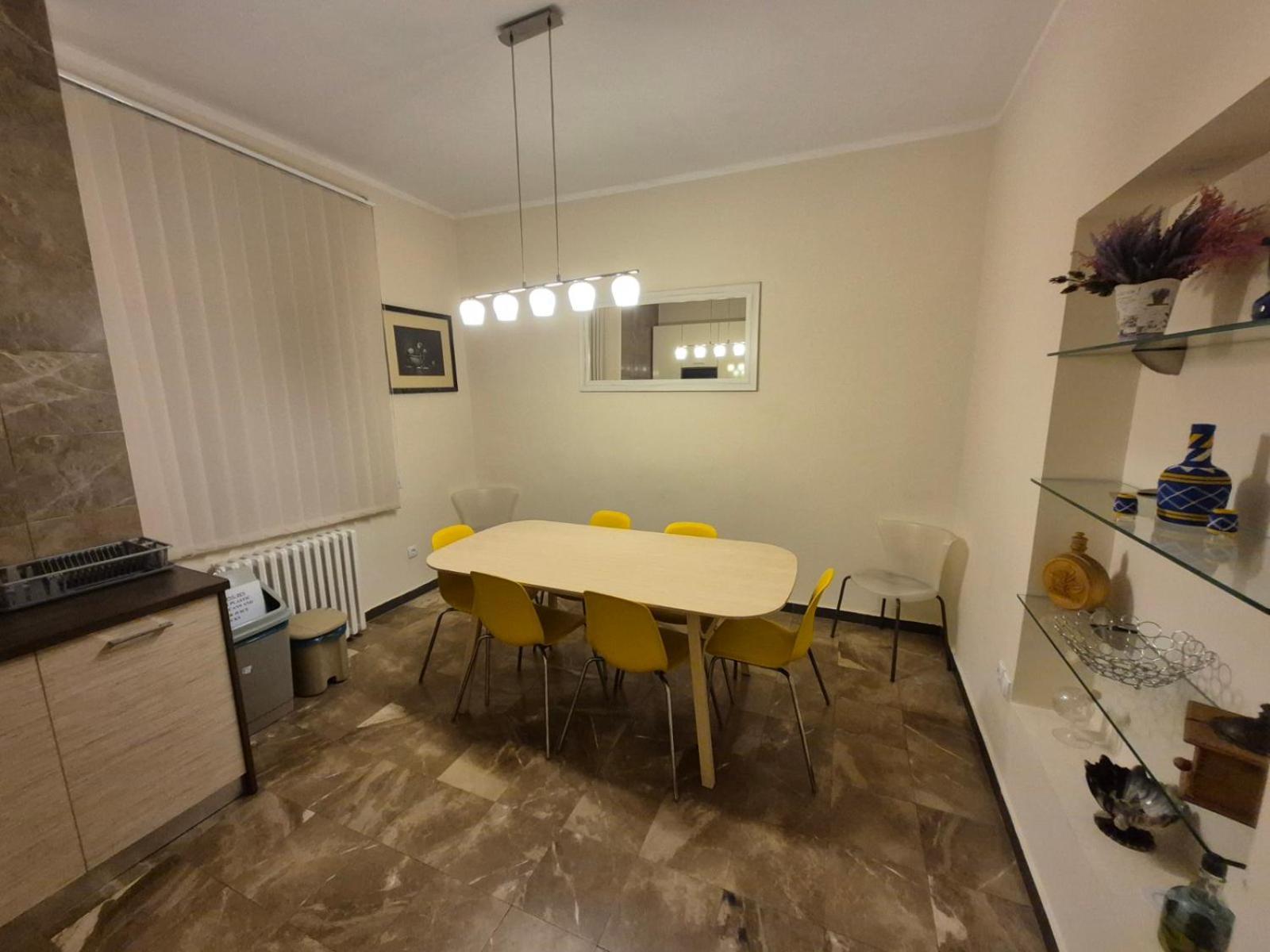 Authentic Belgrade Centre Apartments For Large Groups, Republic Square - Up To 47 People In 5 Apartments الغرفة الصورة