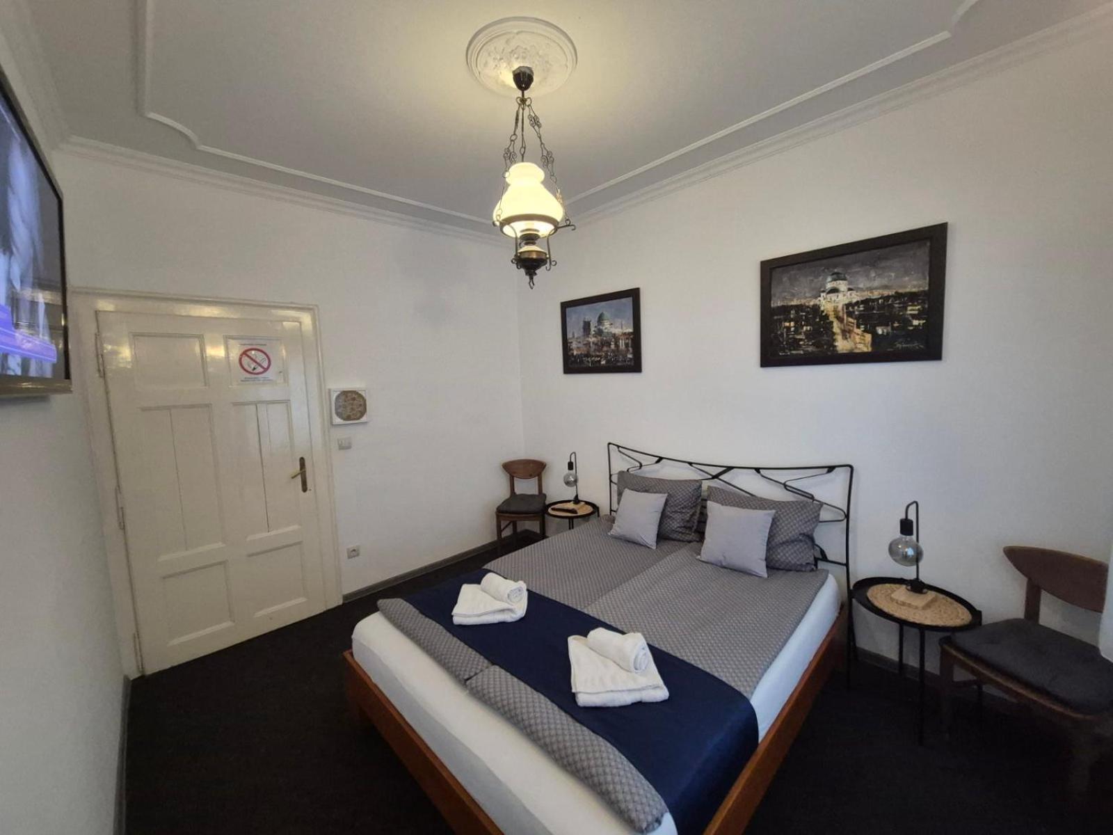 Authentic Belgrade Centre Apartments For Large Groups, Republic Square - Up To 47 People In 5 Apartments الغرفة الصورة