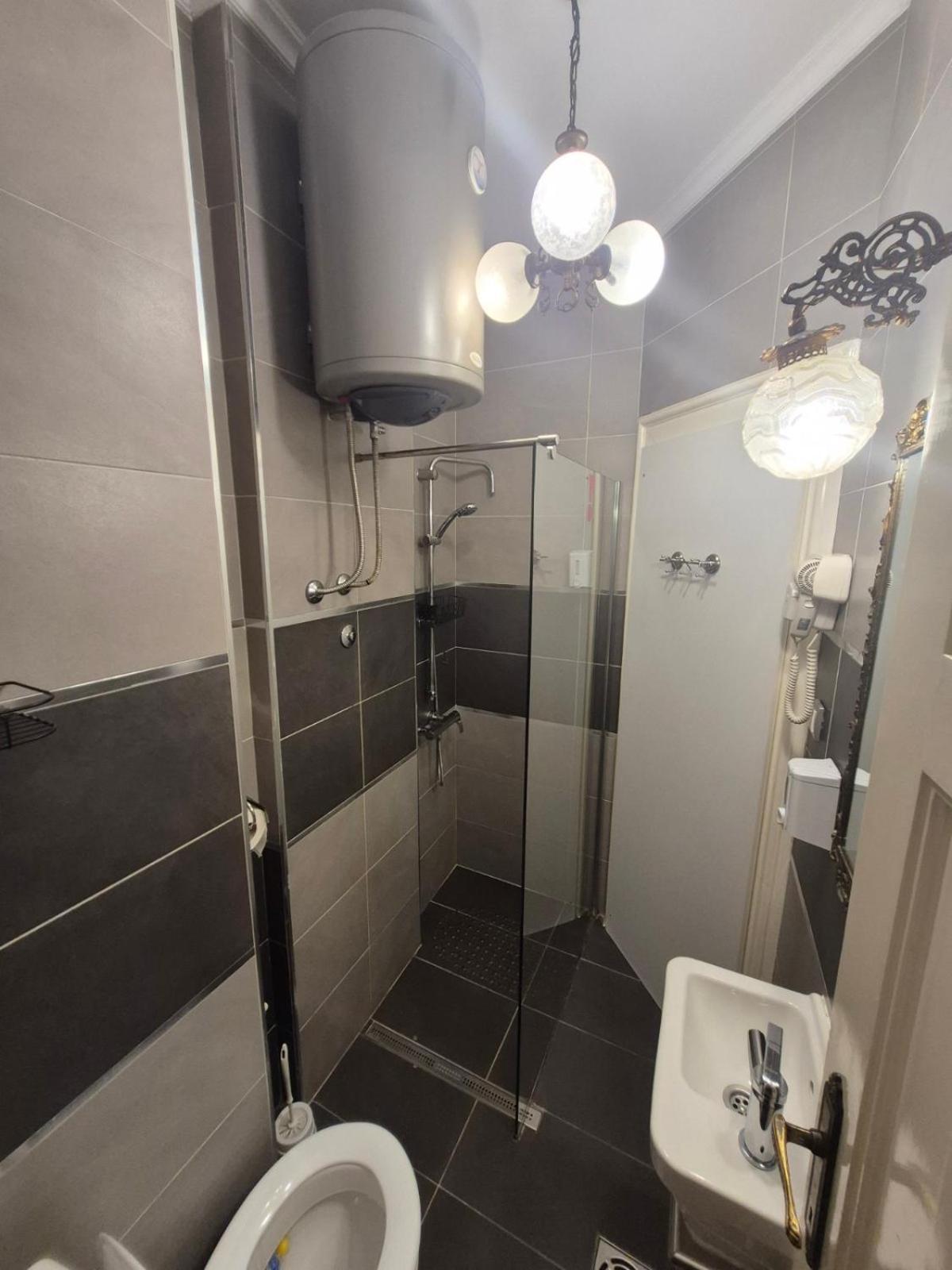 Authentic Belgrade Centre Apartments For Large Groups, Republic Square - Up To 47 People In 5 Apartments الغرفة الصورة