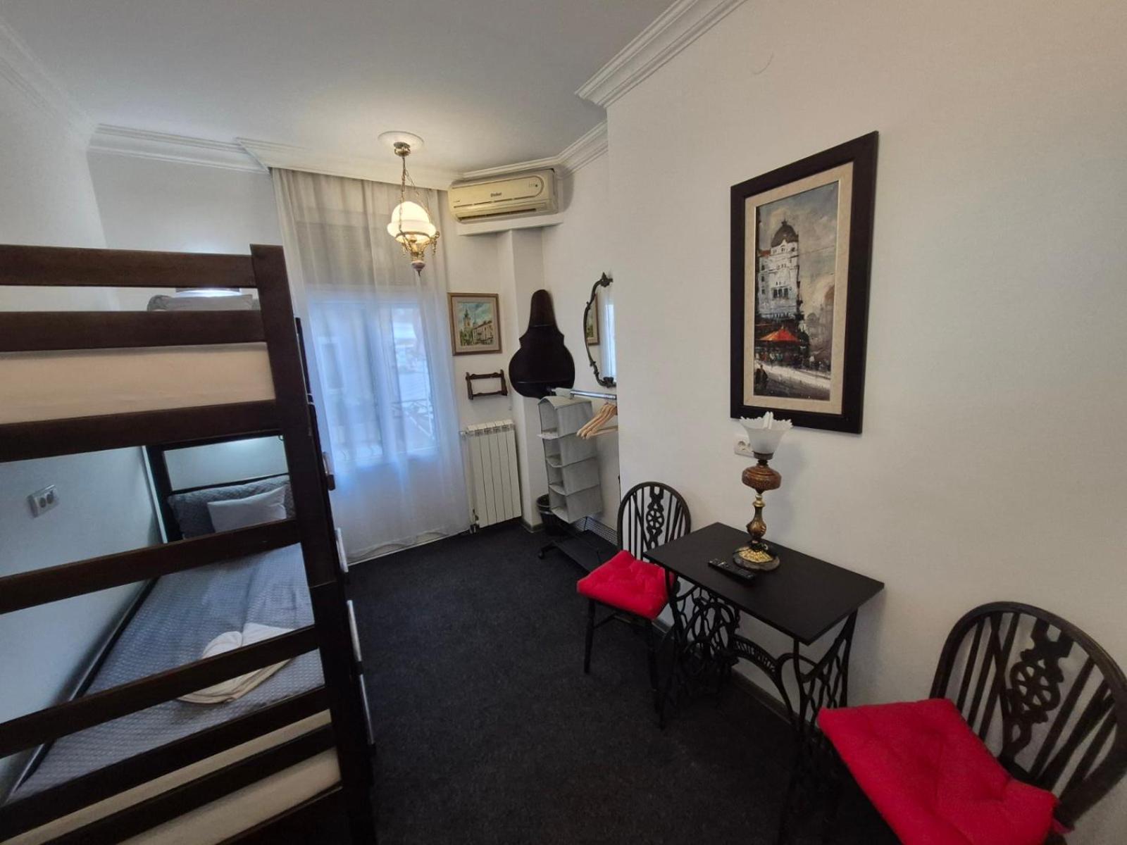 Authentic Belgrade Centre Apartments For Large Groups, Republic Square - Up To 47 People In 5 Apartments الغرفة الصورة