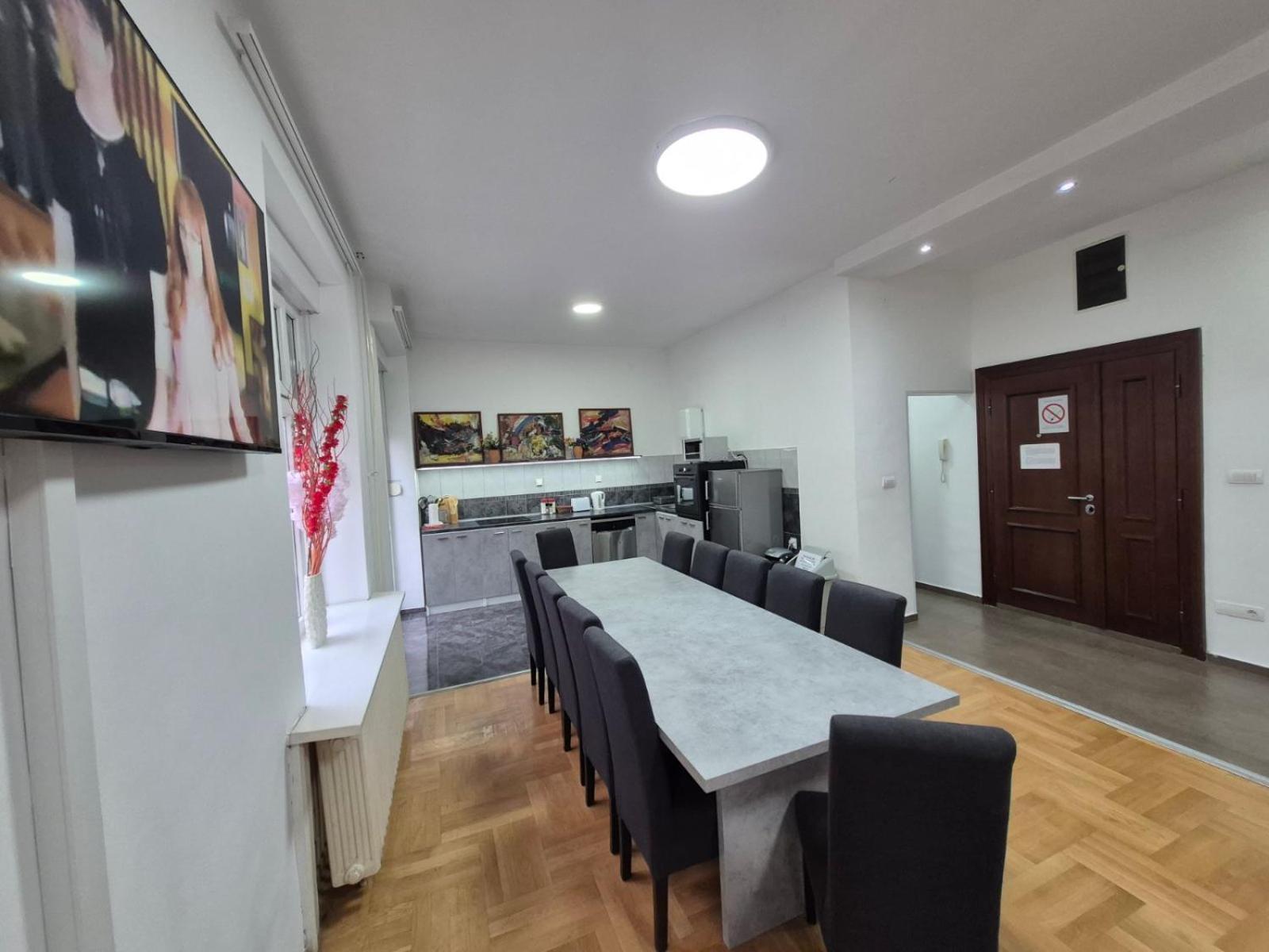 Authentic Belgrade Centre Apartments For Large Groups, Republic Square - Up To 47 People In 5 Apartments الغرفة الصورة