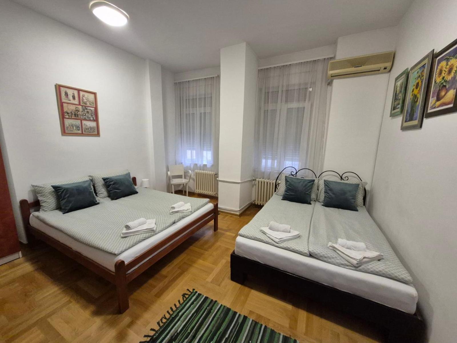 Authentic Belgrade Centre Apartments For Large Groups, Republic Square - Up To 47 People In 5 Apartments الغرفة الصورة