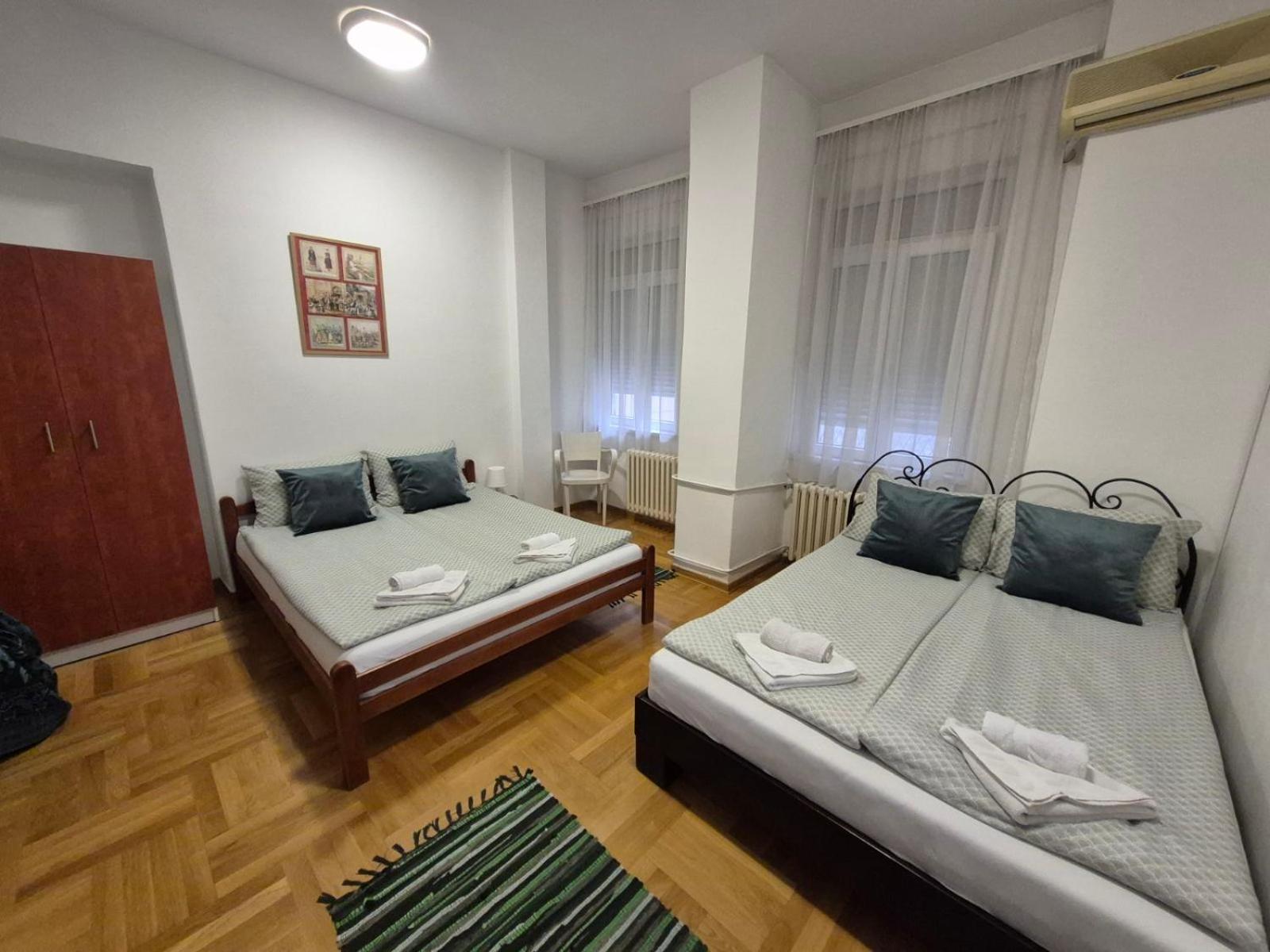 Authentic Belgrade Centre Apartments For Large Groups, Republic Square - Up To 47 People In 5 Apartments الغرفة الصورة
