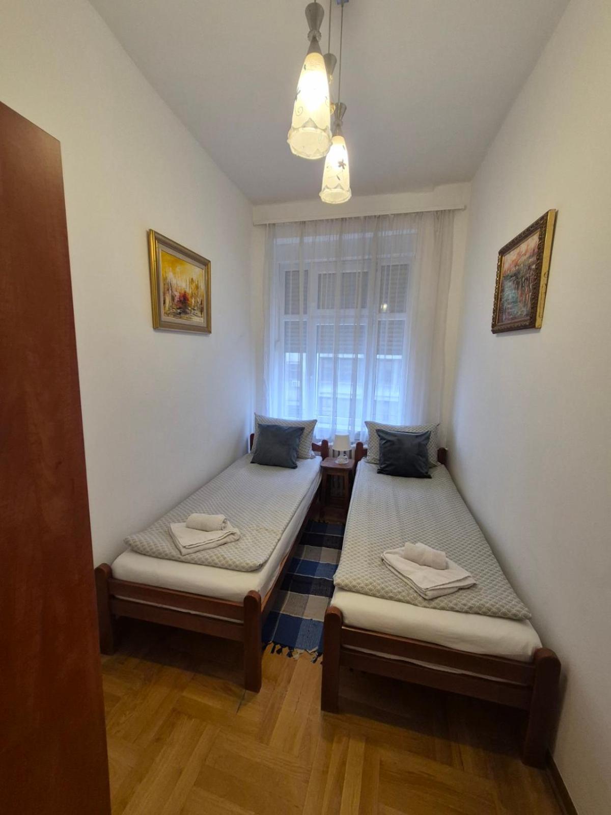 Authentic Belgrade Centre Apartments For Large Groups, Republic Square - Up To 47 People In 5 Apartments الغرفة الصورة