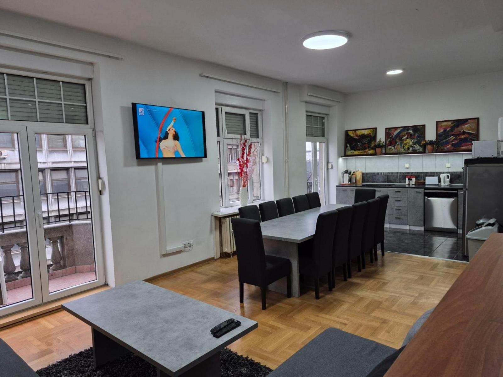Authentic Belgrade Centre Apartments For Large Groups, Republic Square - Up To 47 People In 5 Apartments الغرفة الصورة
