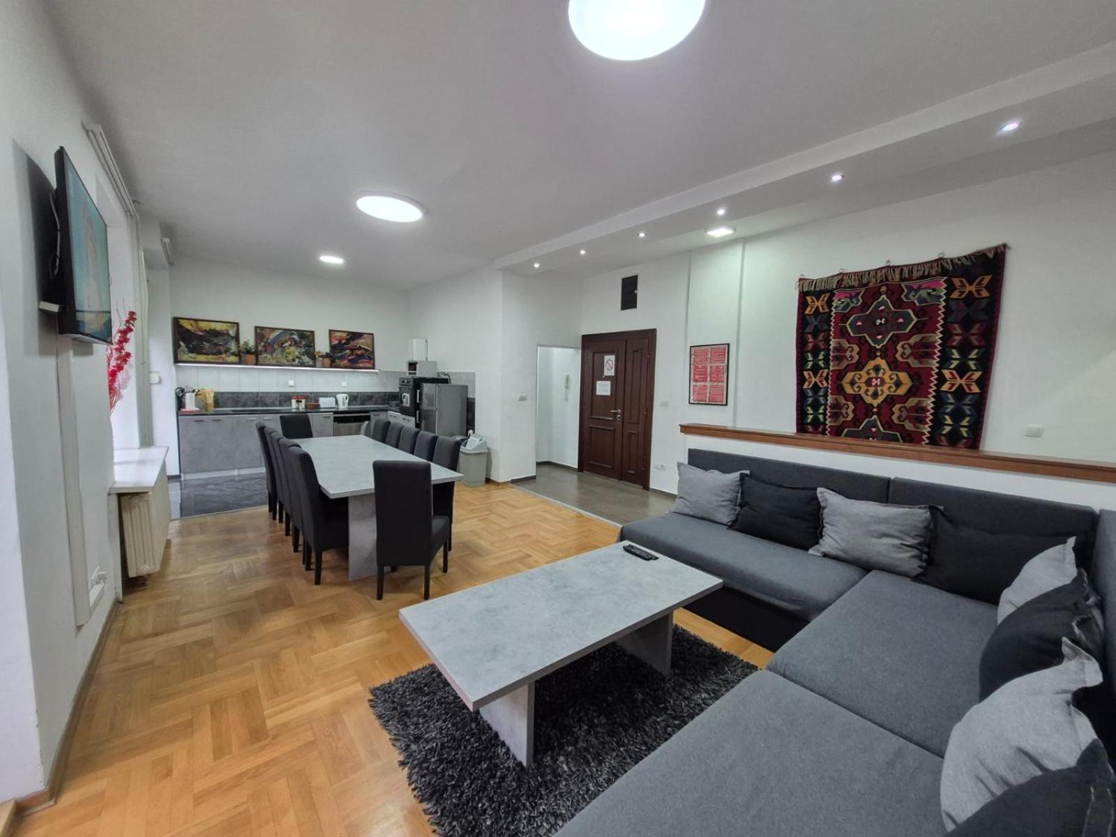 Authentic Belgrade Centre Apartments For Large Groups, Republic Square - Up To 47 People In 5 Apartments الغرفة الصورة