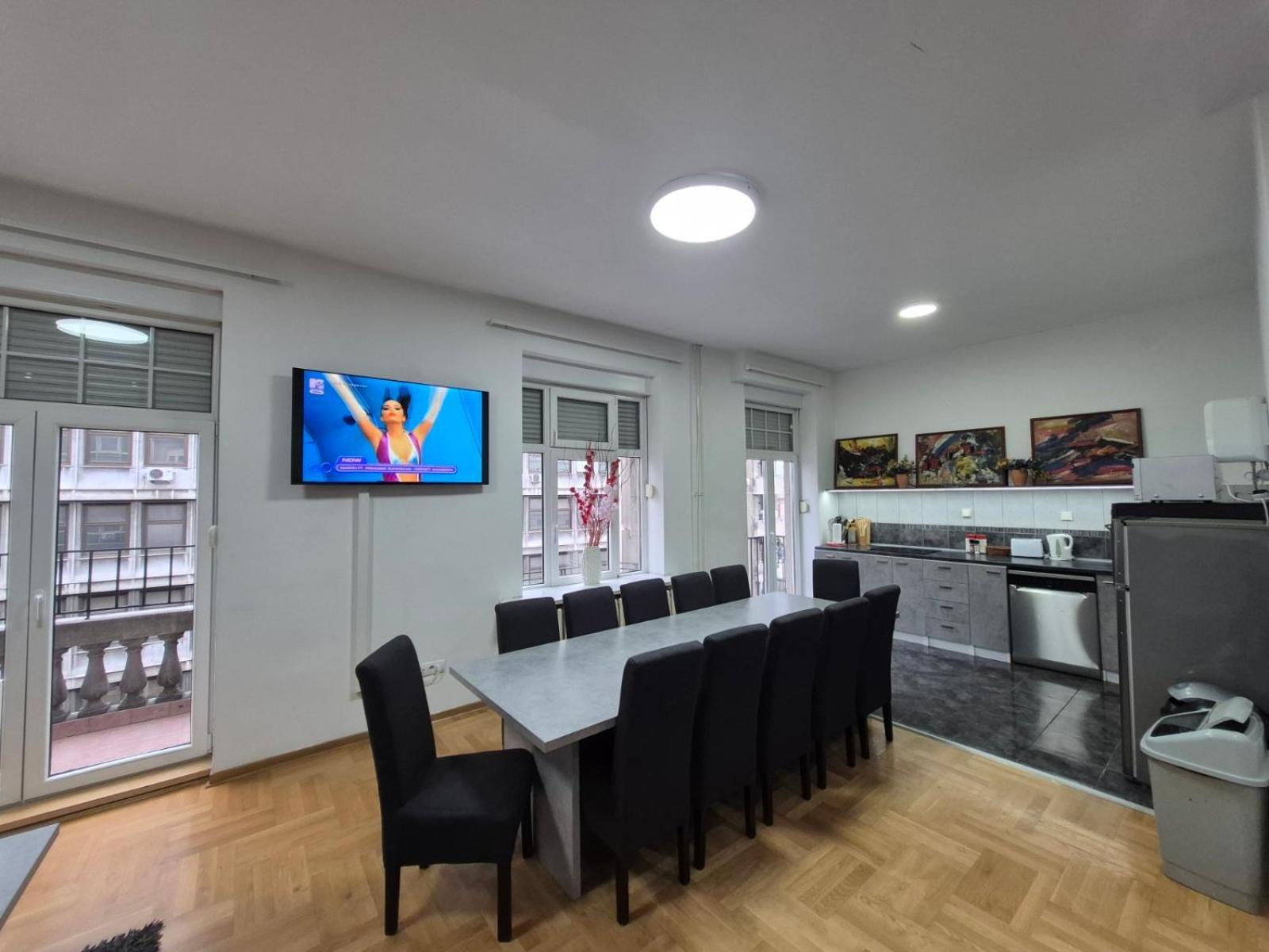 Authentic Belgrade Centre Apartments For Large Groups, Republic Square - Up To 47 People In 5 Apartments الغرفة الصورة