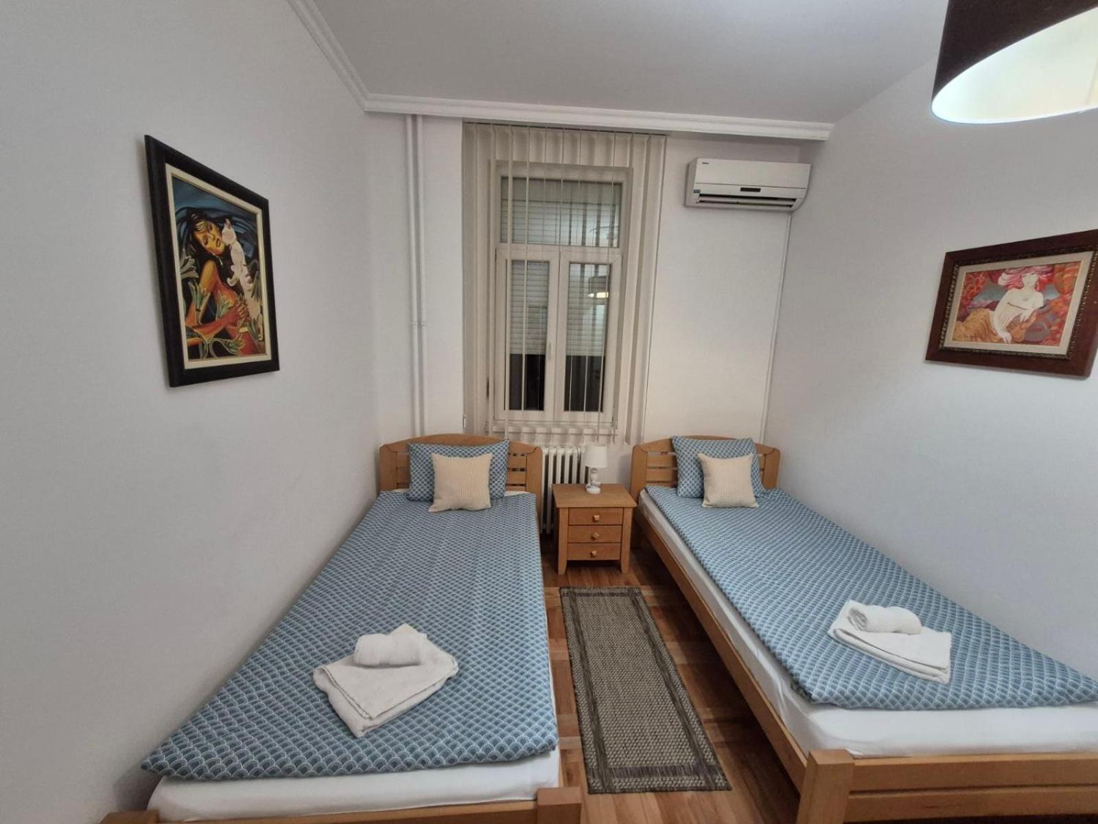 Authentic Belgrade Centre Apartments For Large Groups, Republic Square - Up To 47 People In 5 Apartments الغرفة الصورة