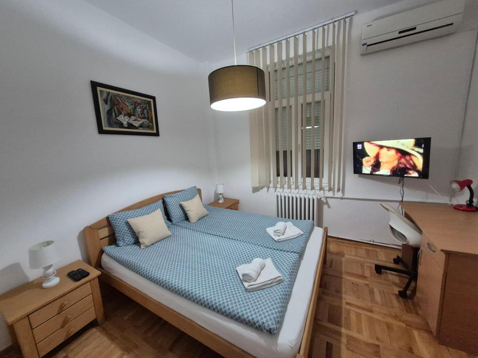 Authentic Belgrade Centre Apartments For Large Groups, Republic Square - Up To 47 People In 5 Apartments الغرفة الصورة