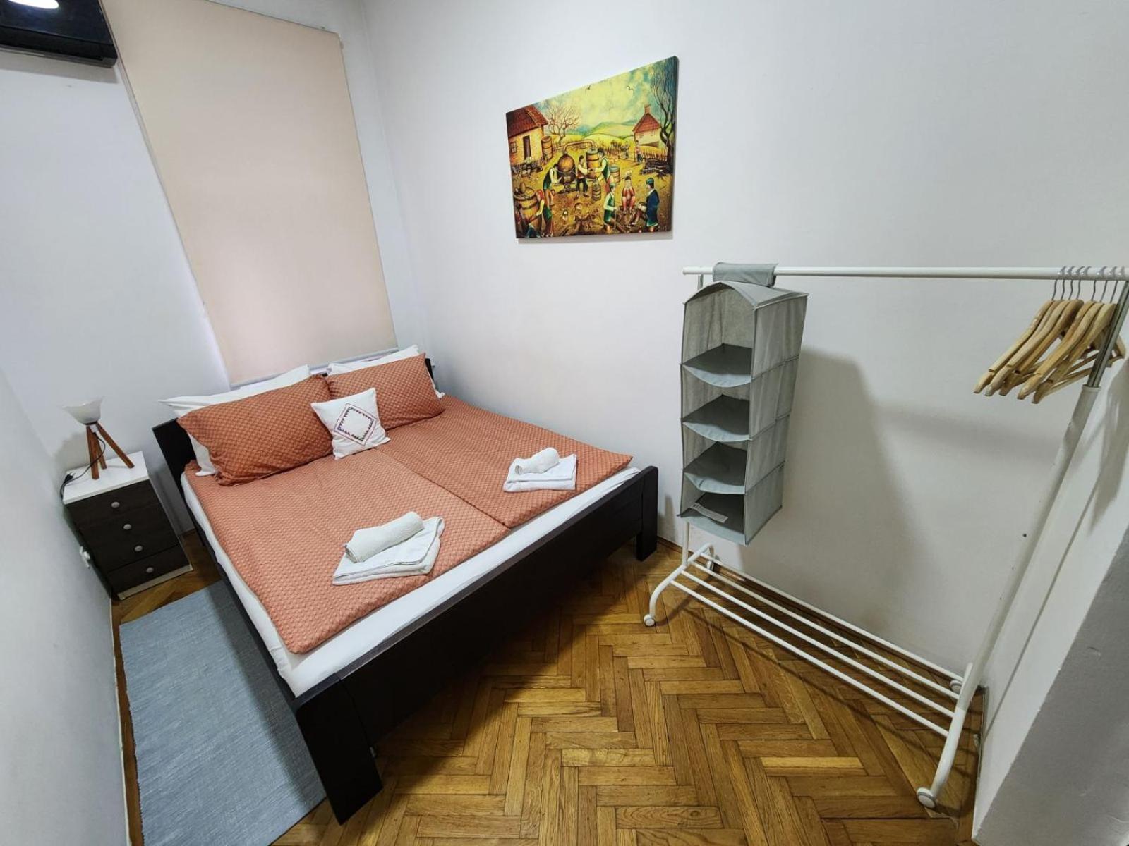 Authentic Belgrade Centre Apartments For Large Groups, Republic Square - Up To 47 People In 5 Apartments الغرفة الصورة